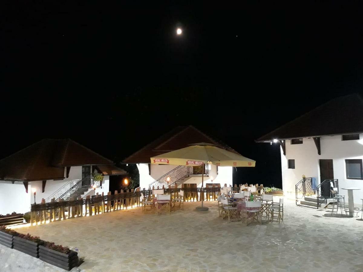 Bed and Breakfast Etno Selo Lelic Валево Экстерьер фото
